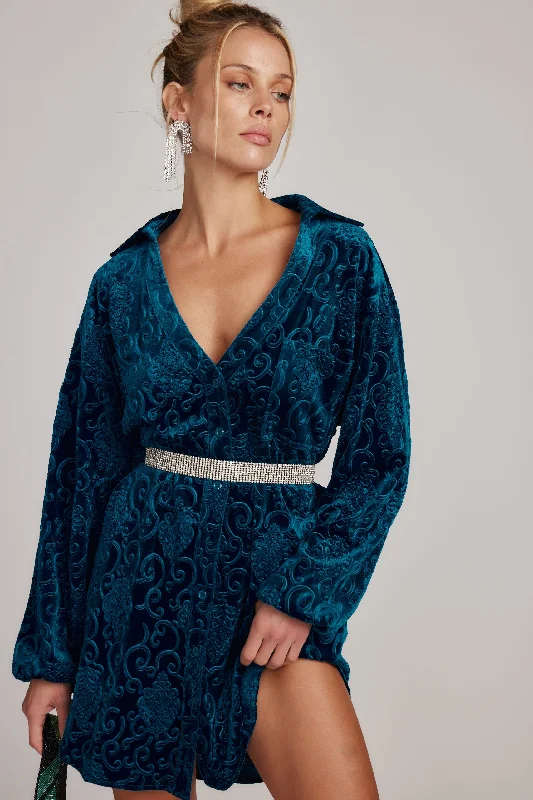Mini dresses with ruched bodices for a feminine touch Kali Blue Long Sleeve Velvet Dress Mini dresses with ruched bodices for a feminine touch Kali Blue Long Sleeve Velvet Dress