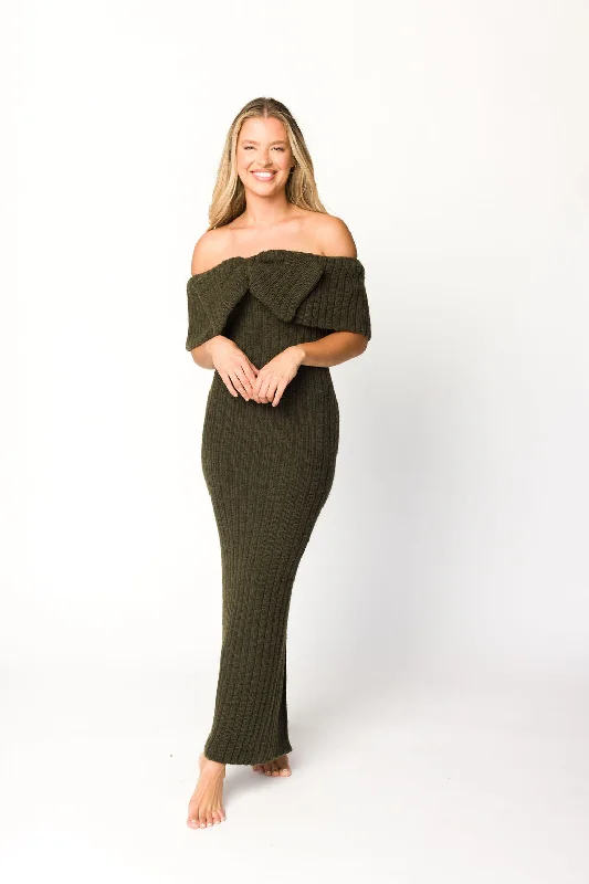 Midi dresses with ribbed textures for a unique and tactile appearance Aston Bow Front Maxi Sweater Dress in Dark Green - Bump Friendly Midi dresses with ribbed textures for a unique and tactile appearance Aston Bow Front Maxi Sweater Dress in Dark Green - Bump Friendly