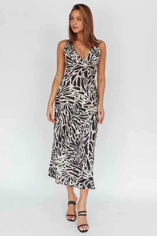 Midi dresses with ruffled bodices for a more pronounced feminine look Turin V-Neckline Print Midi Dress Black Midi dresses with ruffled bodices for a more pronounced feminine look Turin V-Neckline Print Midi Dress Black