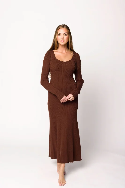 Midi dresses with cotton - blend materials for everyday comfort Alison Knit Sweater Maxi Dress in Chestnut