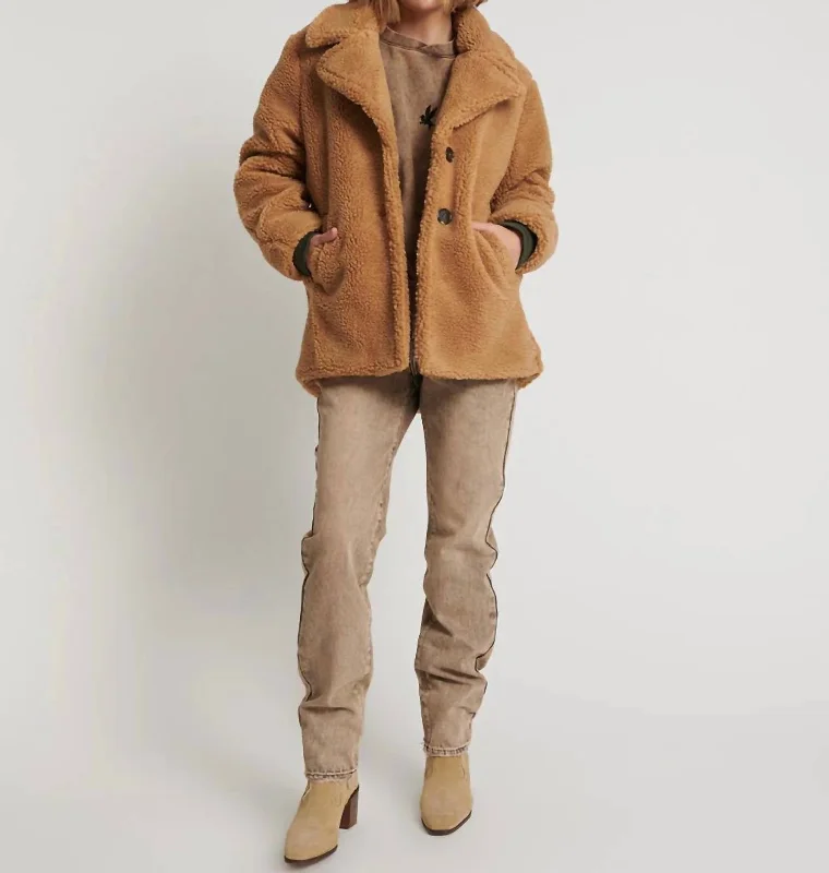 Checkered women's wool coats in a classic pattern for a timeless styleTeddy Coat In Tan Checkered women's wool coats in a classic pattern for a timeless styleTeddy Coat In Tan