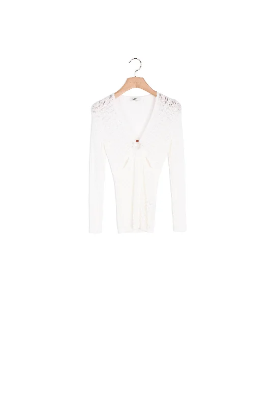cable knit women cardigan with intricate patternsPull en maille pointelle détail anneaux cable knit women cardigan with intricate patternsPull en maille pointelle détail anneaux