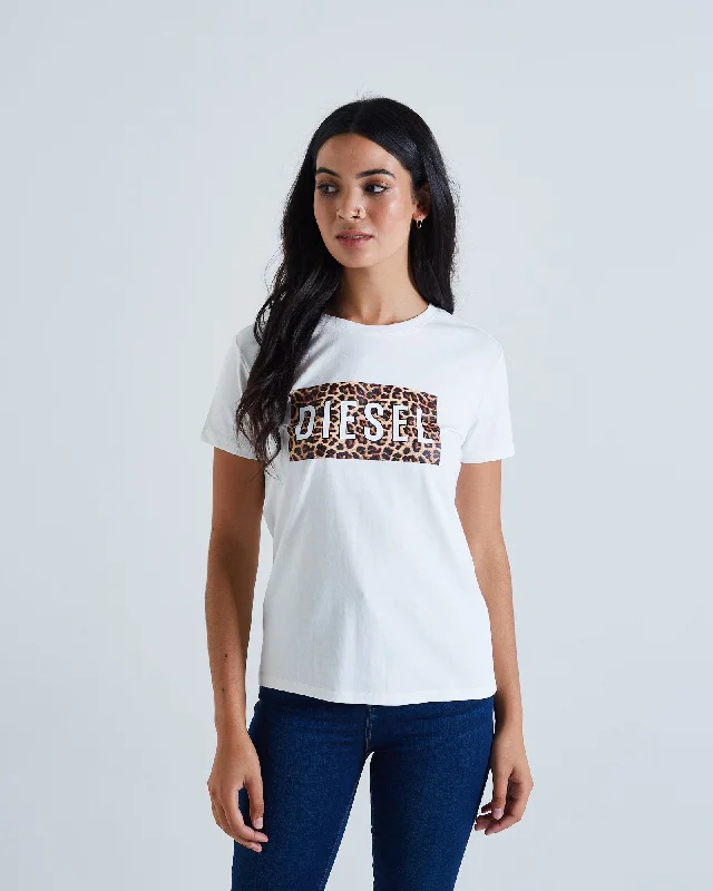Pocketed Women T Shirt for Added FunctionalityIngrid T-Shirt Ivory
