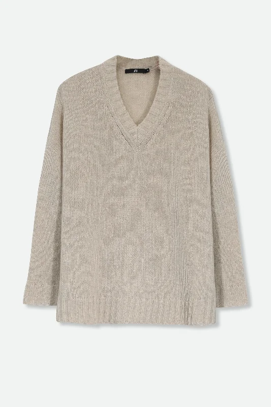 Cropped Women's Angora Blend Sweaters for a Trendy LookVIENNA V-NECK SWEATER IN CASHMERE BLEND Cropped Women's Angora Blend Sweaters for a Trendy LookVIENNA V-NECK SWEATER IN CASHMERE BLEND
