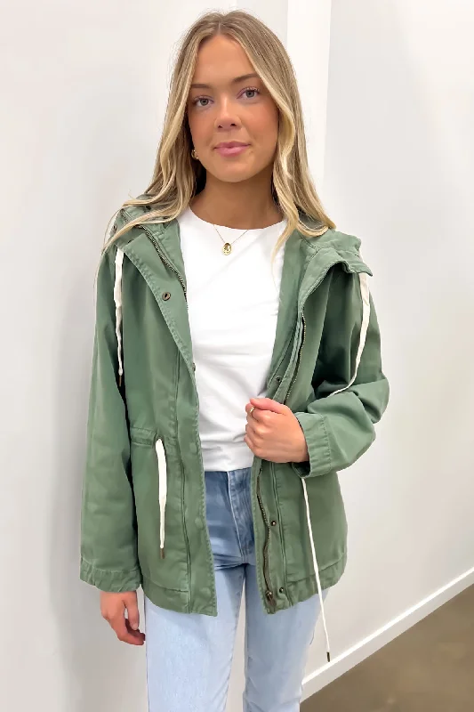 Women's cropped down jackets in bold colors for a sporty and fashionable winter outfitKingston Anorak Khaki Women's cropped down jackets in bold colors for a sporty and fashionable winter outfitKingston Anorak Khaki