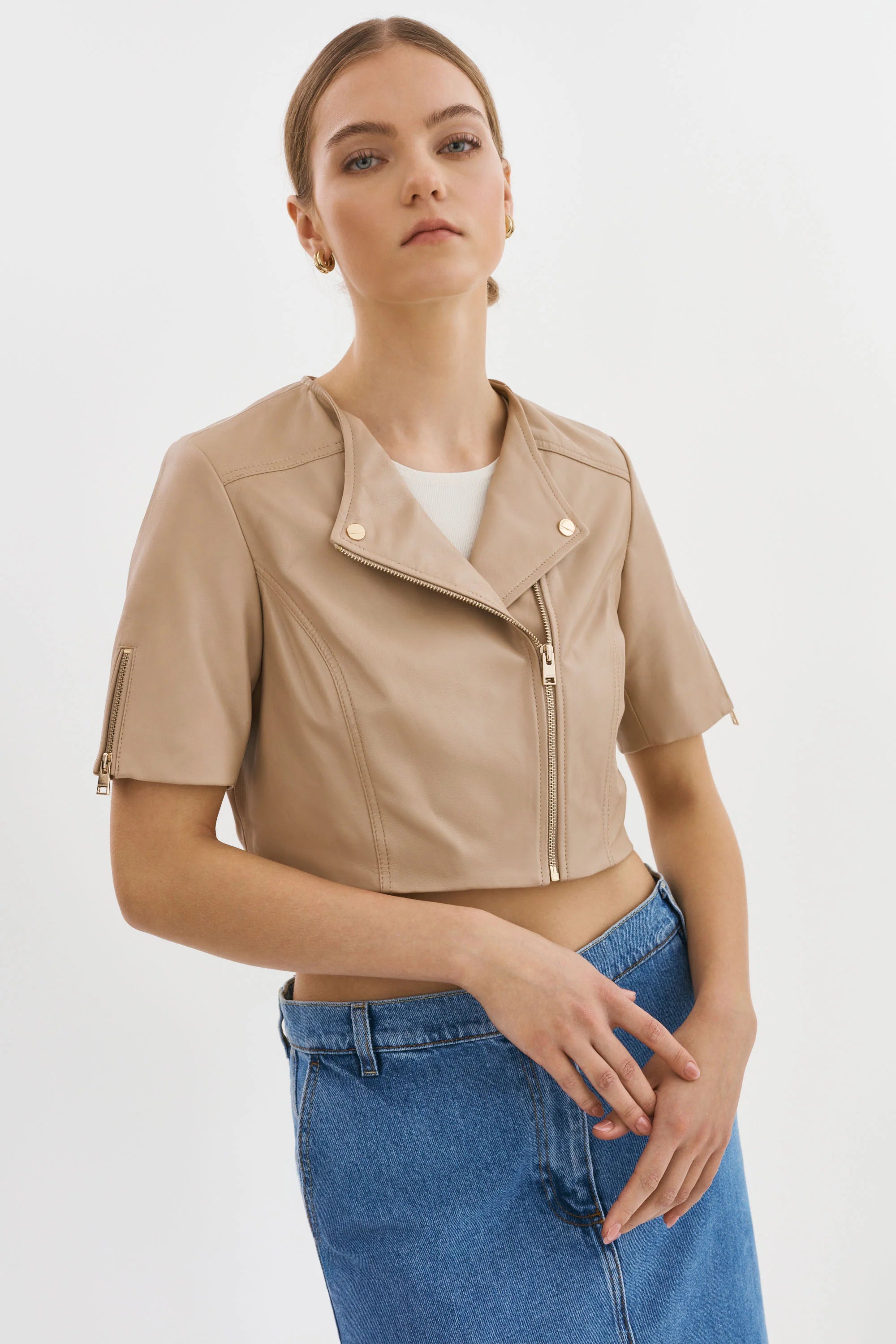 Women's faux fur - trimmed denim jackets for a trendy and cozy styleKIRSI GOLD | CROPPED BIKER JACKET - WHEAT Women's faux fur - trimmed denim jackets for a trendy and cozy styleKIRSI GOLD | CROPPED BIKER JACKET - WHEAT