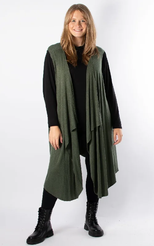Women's quilted puffer jackets in a cropped silhouette for a modern twistRae Waistcoat | Khaki Women's quilted puffer jackets in a cropped silhouette for a modern twistRae Waistcoat | Khaki