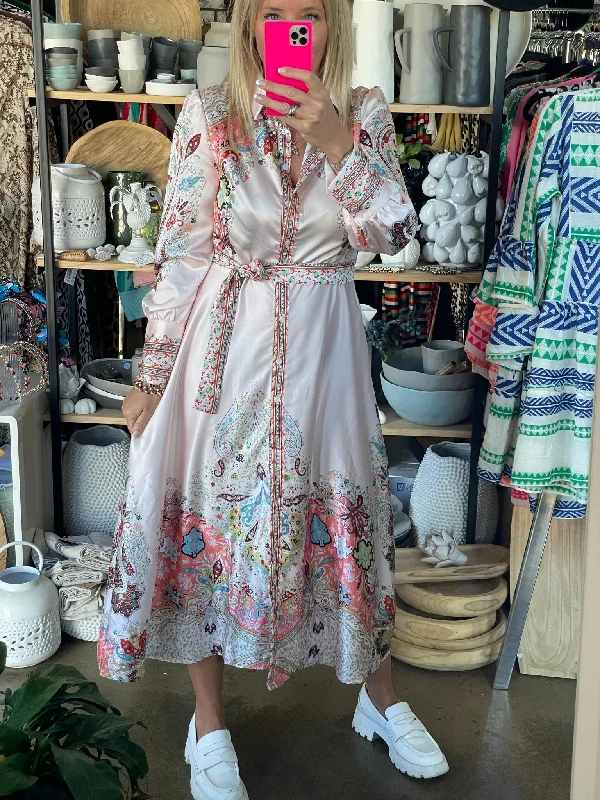 Long - Sleeve Women Dress in Velvet for a Luxurious Winter Look Long - Sleeve Women Dress in Velvet for a Luxurious Winter Look Blush Tribal Shirt Dress