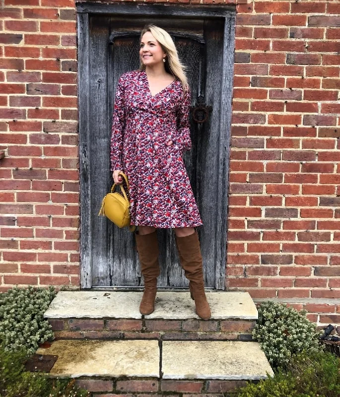 Wrap - Style Women Dress with Adjustable Fit for All Body Types Wrap - Style Women Dress with Adjustable Fit for All Body Types Brakeburn Mixed Berry Floral Wrap Dress Wrap - Style Women Dress with Adjustable Fit for All Body Types Wrap - Style Women Dress with Adjustable Fit for All Body Types Brakeburn Mixed Berry Floral Wrap Dress