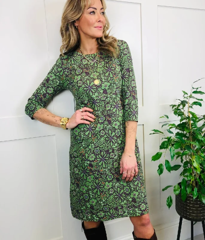 Sleeveless Women Dress in Bright Colors for Summer Parties Sleeveless Women Dress in Bright Colors for Summer Parties Green Starshine Printed Pocket Dress Sleeveless Women Dress in Bright Colors for Summer Parties Sleeveless Women Dress in Bright Colors for Summer Parties Green Starshine Printed Pocket Dress