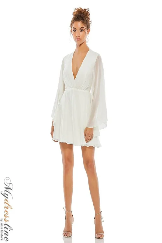 Halter Neck Women Dress to Show Off the Shoulders and Neckline Halter Neck Women Dress to Show Off the Shoulders and Neckline Mac Duggal 55684