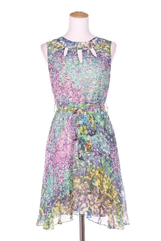 Printed Abstract Women Dress for a Modern and Artistic Appeal Printed Abstract Women Dress for a Modern and Artistic Appeal MAX - Monet print cut out neckline dress! 10 Printed Abstract Women Dress for a Modern and Artistic Appeal Printed Abstract Women Dress for a Modern and Artistic Appeal MAX - Monet print cut out neckline dress! 10