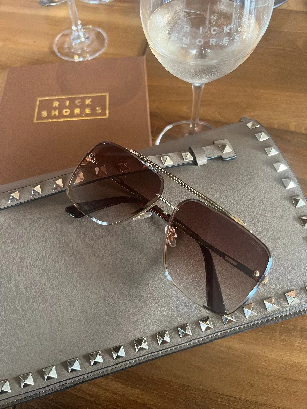 Pleated Women Dress with a Timeless and Elegant Texture Pleated Women Dress with a Timeless and Elegant Texture Sunnies - direct from NYC Pleated Women Dress with a Timeless and Elegant Texture Pleated Women Dress with a Timeless and Elegant Texture Sunnies - direct from NYC
