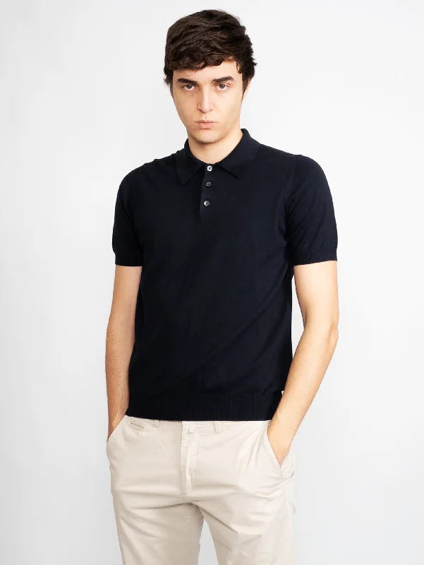 Polo shirt with a cropped length for a trendy lookPolo in Maglia Blu