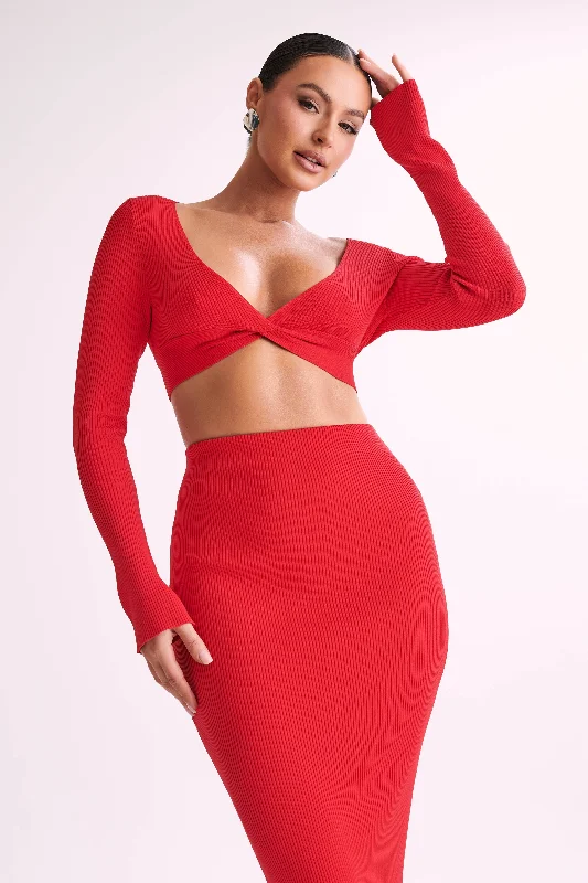 Backless Women's Crop Top in Black for a Sensual and Alluring Evening OutfitKaesha Long Sleeve Twist Front Knit Top - Red Backless Women's Crop Top in Black for a Sensual and Alluring Evening OutfitKaesha Long Sleeve Twist Front Knit Top - Red